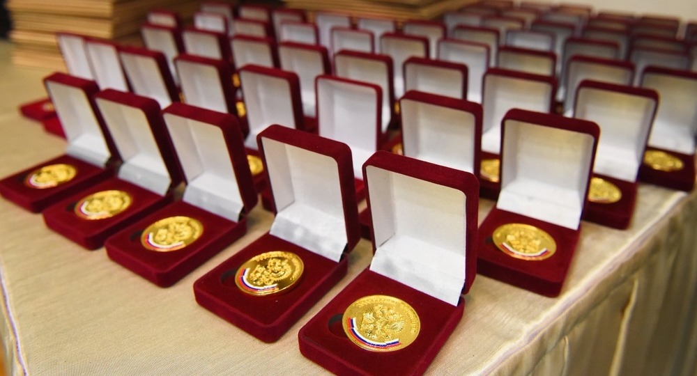 Золотые медали в школе предложили отменить Золотые медали в школе предложили отменить