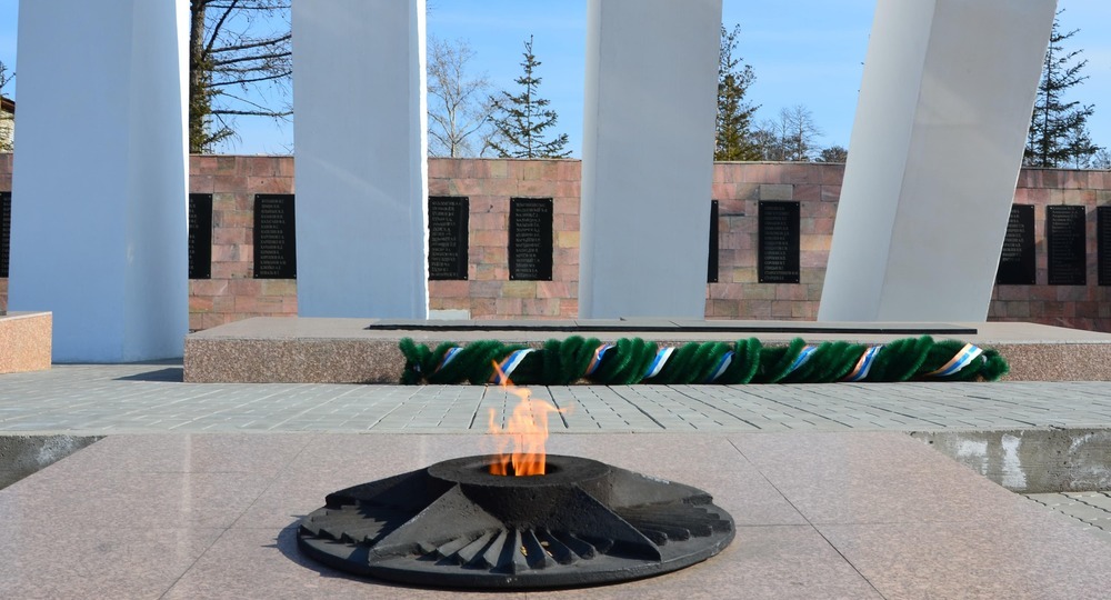 Полицейские задержали школьника, потушившего Вечный огонь в Улан-Удэ Полицейские задержали школьника, потушившего Вечный огонь в Улан-Удэ