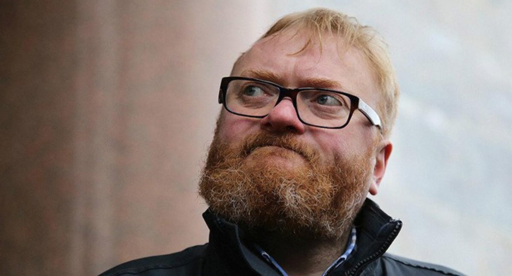 Виталий Милонов предложил запретить школьницам красить волосы Виталий Милонов предложил запретить школьницам красить волосы