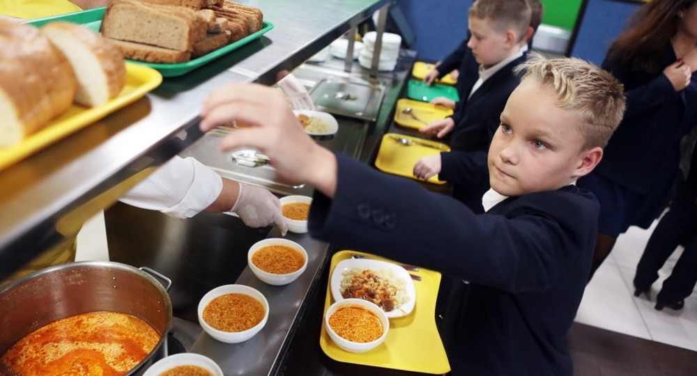 Учителя не пустили ребенка в столовую в Набережных Челнах Учителя не пустили ребенка в столовую в Набережных Челнах