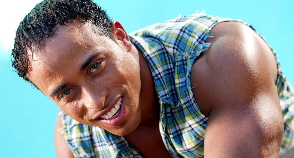 На Камчатке школе присвоили имя бразильского стриптизера На Камчатке школе присвоили имя бразильского стриптизера