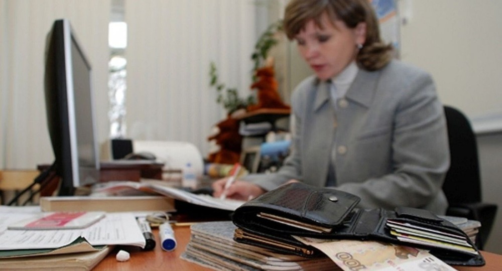 Педагогам новокузнецких школ задерживают выплату заработной платы Педагогам новокузнецких школ задерживают выплату заработной платы