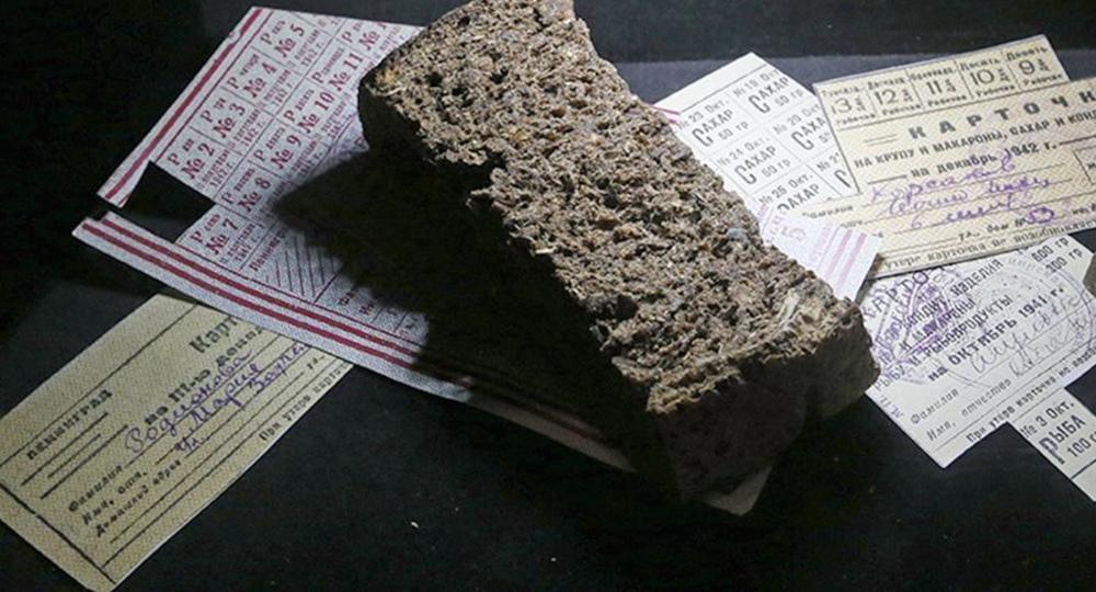 Дети из петербургских школ попробовали блокадный хлеб Дети из петербургских школ попробовали блокадный хлеб