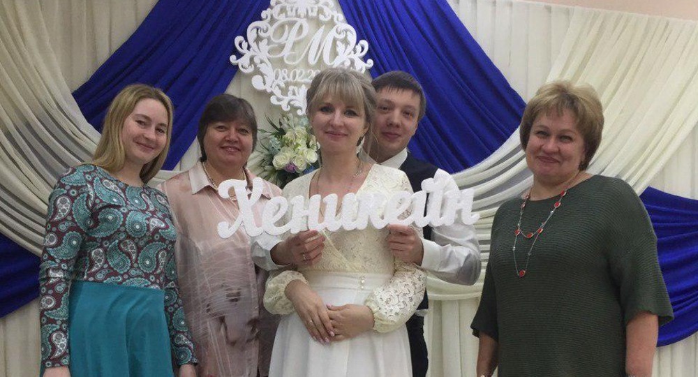 Красноярские учителя поженились после ремонта класса Красноярские учителя поженились после ремонта класса