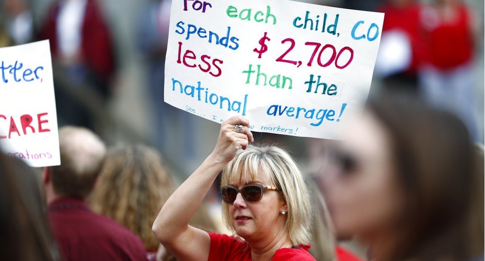 Денверские учителя объявили забастовку Денверские учителя объявили забастовку