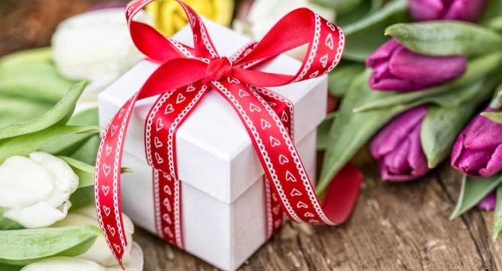 Мужчины и женщины об идеальном подарке на 8 Марта Мужчины и женщины об идеальном подарке на 8 Марта