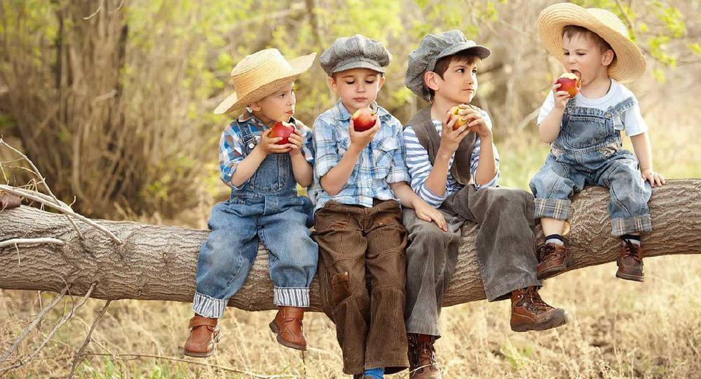 Предприниматель из Астрахани раздает школьникам подарки за отличные отметки Предприниматель из Астрахани раздает школьникам подарки за отличные отметки