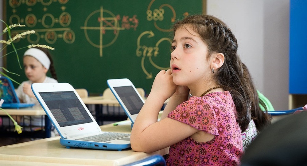 Власти в Грузии решили увеличить зарплату педагогам Власти в Грузии решили увеличить зарплату педагогам