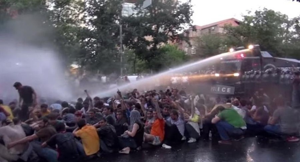 Протестующих учителей в Марокко разогнали водяными пушками Протестующих учителей в Марокко разогнали водяными пушками