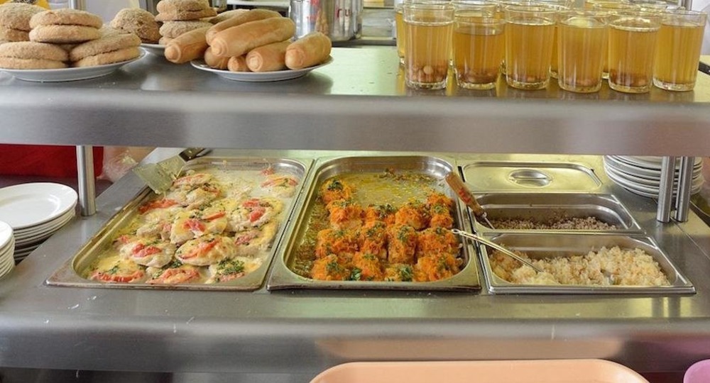 Столичная школа отсудила у поставщика еды 1,5 млн рублей