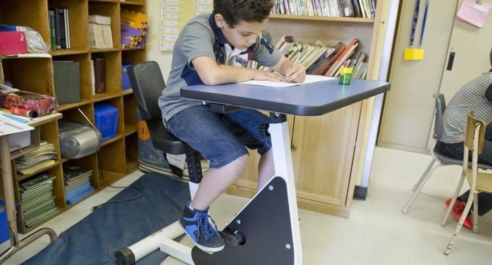 Парта с велотренажером появилась в школе Красноярска Парта с велотренажером появилась в школе Красноярска