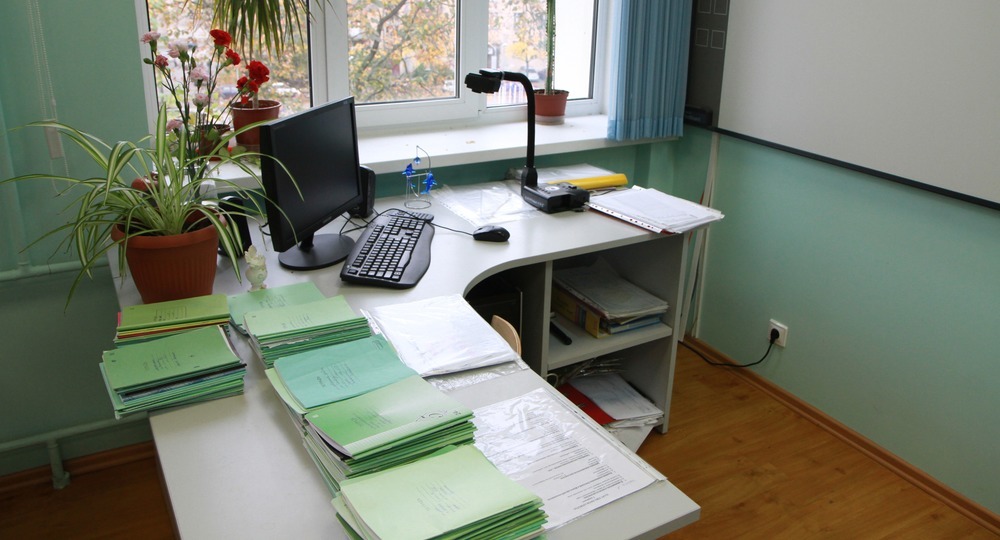 В Красноярске учитель избила двух восьмиклассниц В Красноярске учитель избила двух восьмиклассниц