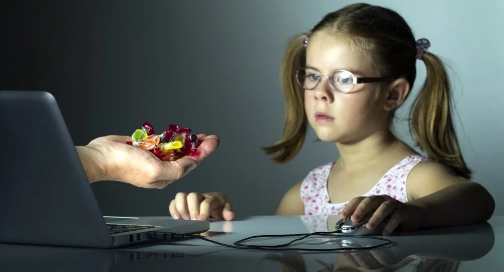 В Роскачестве рассказали, как защитить детей в интернете В Роскачестве рассказали, как защитить детей в интернете