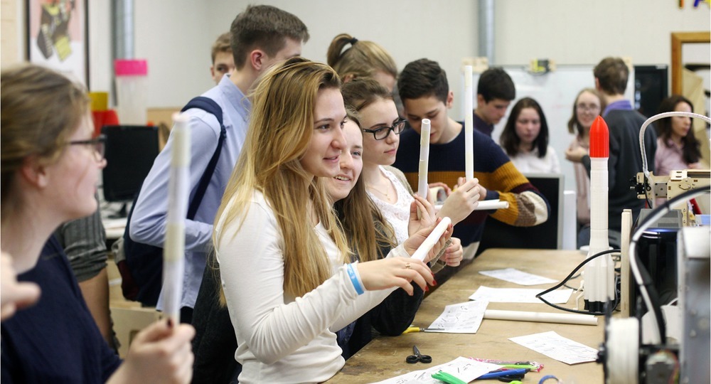 Десятки тысяч московских школьников получают предпрофессиональное образование Десятки тысяч московских школьников получают предпрофессиональное образование