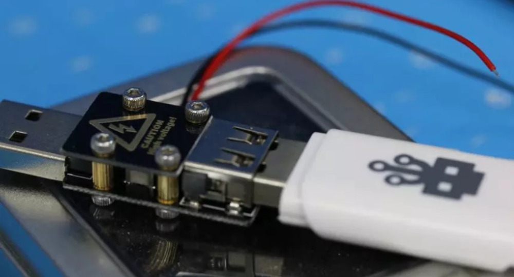 Студент «убил» 66 компьютеров своего колледжа с помощью флешки Студент «убил» 66 компьютеров своего колледжа с помощью флешки