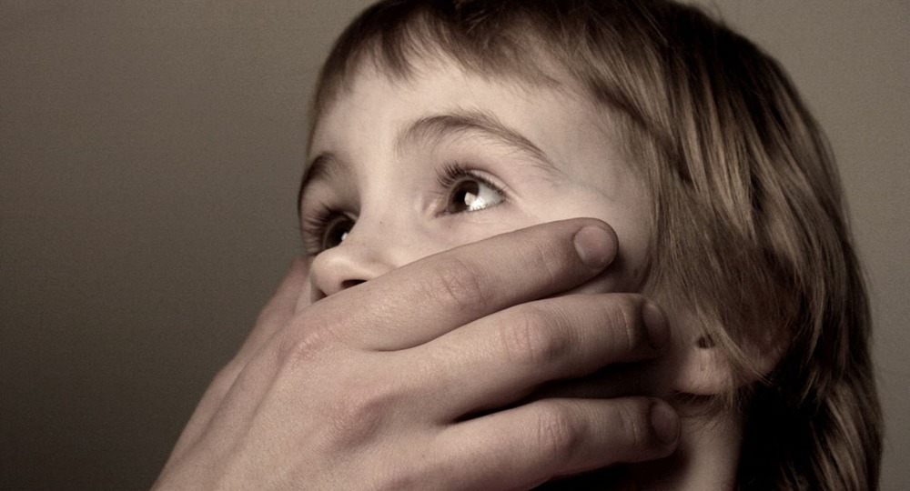 Если рядом бьют ребенка. Что делать? Если рядом бьют ребенка. Что делать?