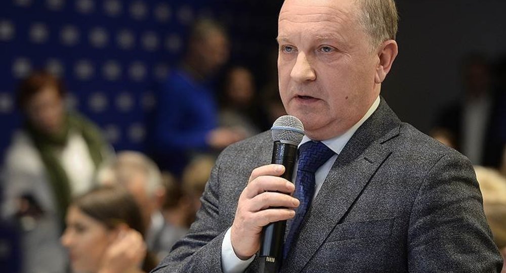 Мэр Владивостока отправил выпускников «в последний путь»