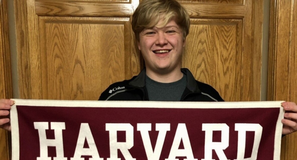 17-летний житель США окончил Гарвард одновременно со школой 17-летний житель США окончил Гарвард одновременно со школой
