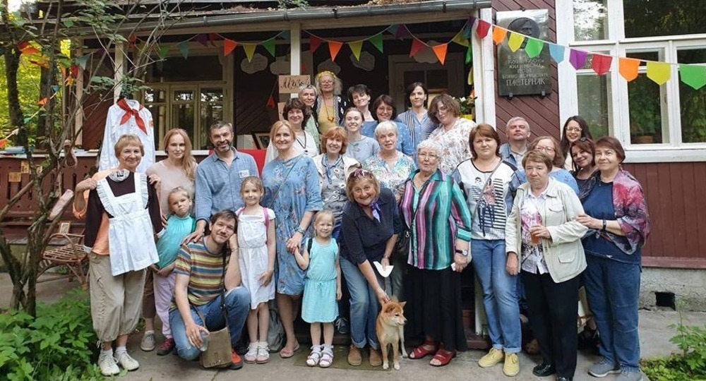 «Привет, я учусь в твоей школе!» «Привет, я учусь в твоей школе!»