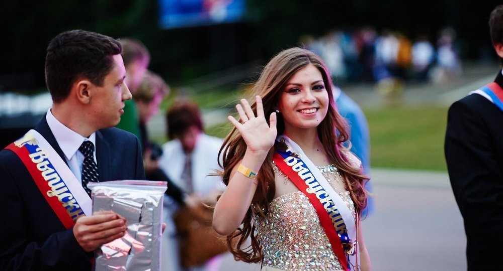 Ольга Васильева поздравила выпускников школ 2019 года Ольга Васильева поздравила выпускников школ 2019 года