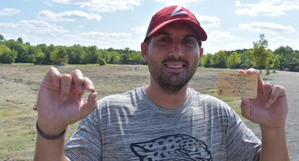 Учитель нашел в парке алмаз весом 2,12 карата Учитель нашел в парке алмаз весом 2,12 карата