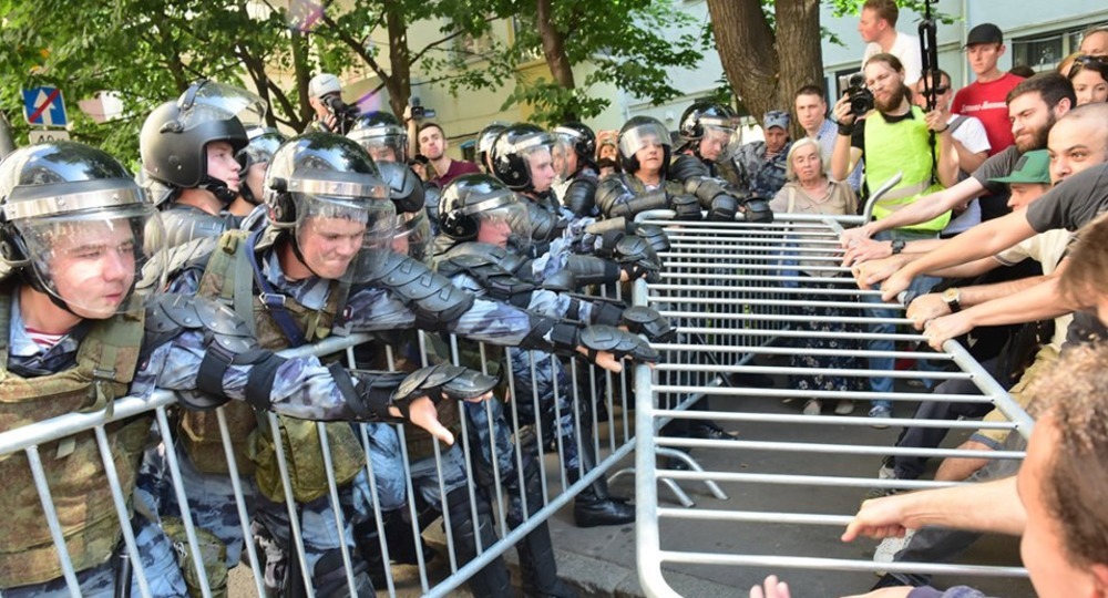 Мама пожаловалась на сына-оппозиционера в полицию Мама пожаловалась на сына-оппозиционера в полицию