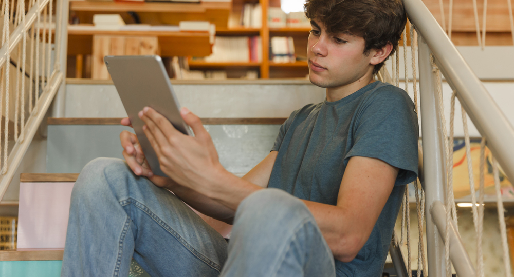 Столичные библиотеки оборудуют «умными полками» Столичные библиотеки оборудуют «умными полками»