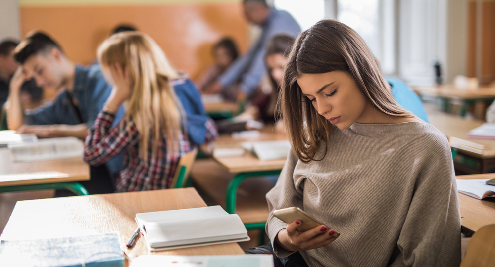 В 23 школах Ленобласти ученикам ограничат использование смартфонов В 23 школах Ленобласти ученикам ограничат использование смартфонов