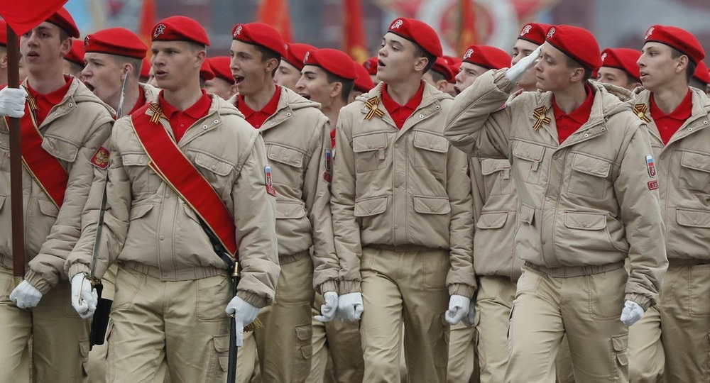 В Петербурге подростка оштрафовали за пикет против «Юнармии» В Петербурге подростка оштрафовали за пикет против «Юнармии»