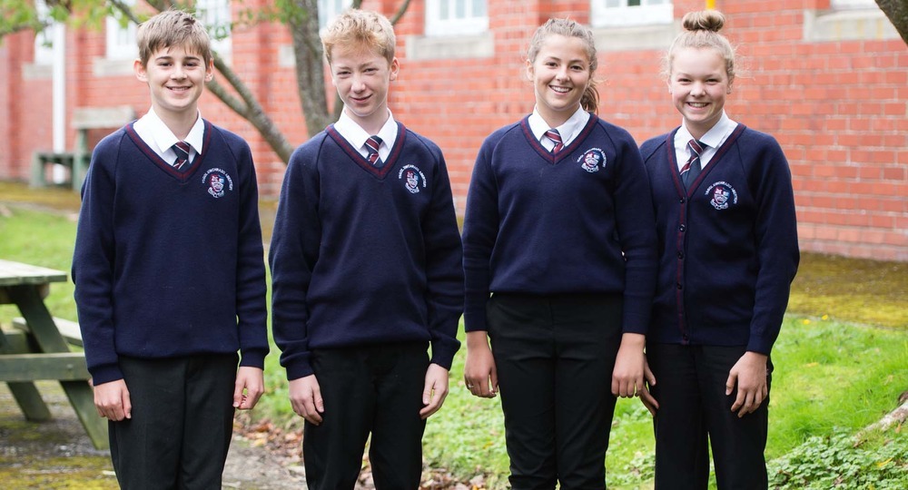 Гендерно-нейтральная школьная форма возмутила родителей Гендерно-нейтральная школьная форма возмутила родителей