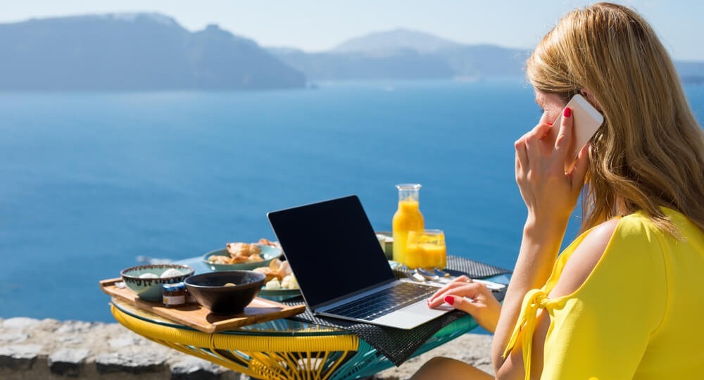 Роструд: треть россиян работает даже во время отпуска