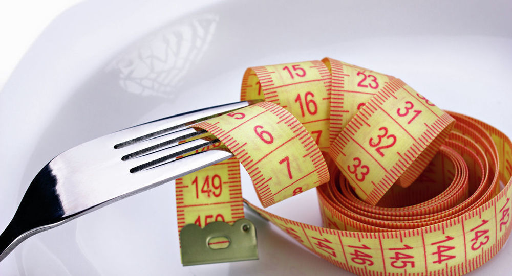 Британскую школьницу отстранили от занятий за лишний вес Британскую школьницу отстранили от занятий за лишний вес