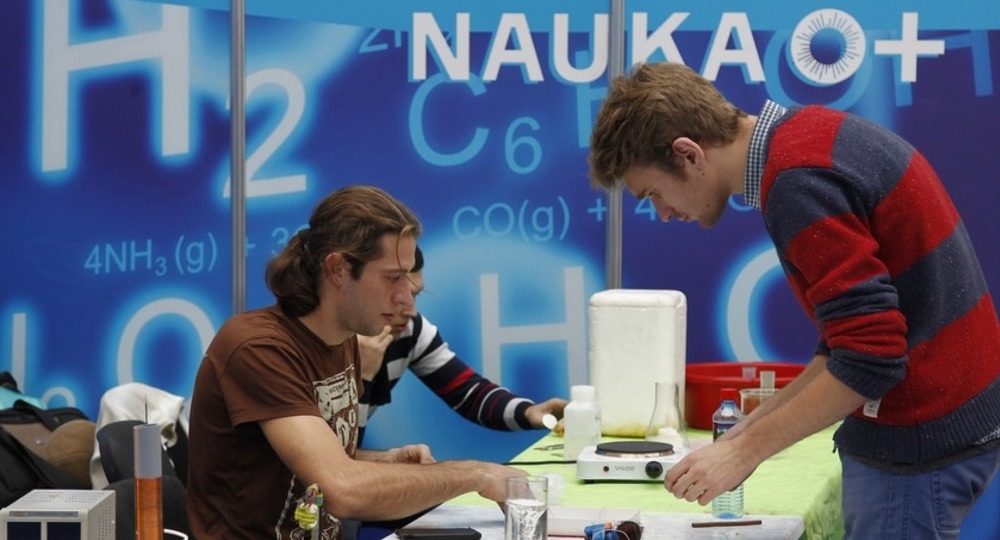 Может ли солнечный зайчик двигаться быстрее скорости света? Может ли солнечный зайчик двигаться быстрее скорости света?