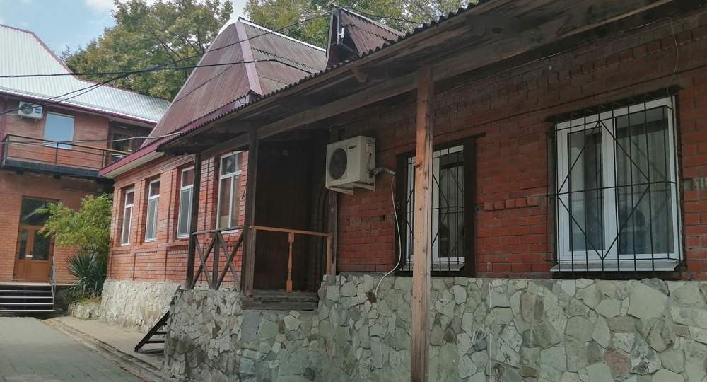 Судебные приставы распечатали все здания школы Щетинина до 8 октября Судебные приставы распечатали все здания школы Щетинина до 8 октября