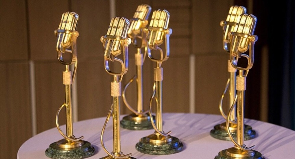 Есть пророк в своем Отечестве! Проект Олега Смолина «Равные среди первых» удостоен «Золотого микрофона» Есть пророк в своем Отечестве! Проект Олега Смолина «Равные среди первых» удостоен «Золотого микрофона»