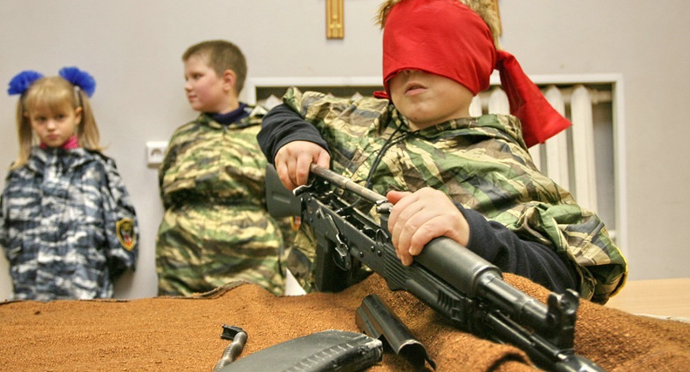 Минпрос: воспитание через автомат Калашникова Минпрос: воспитание через автомат Калашникова