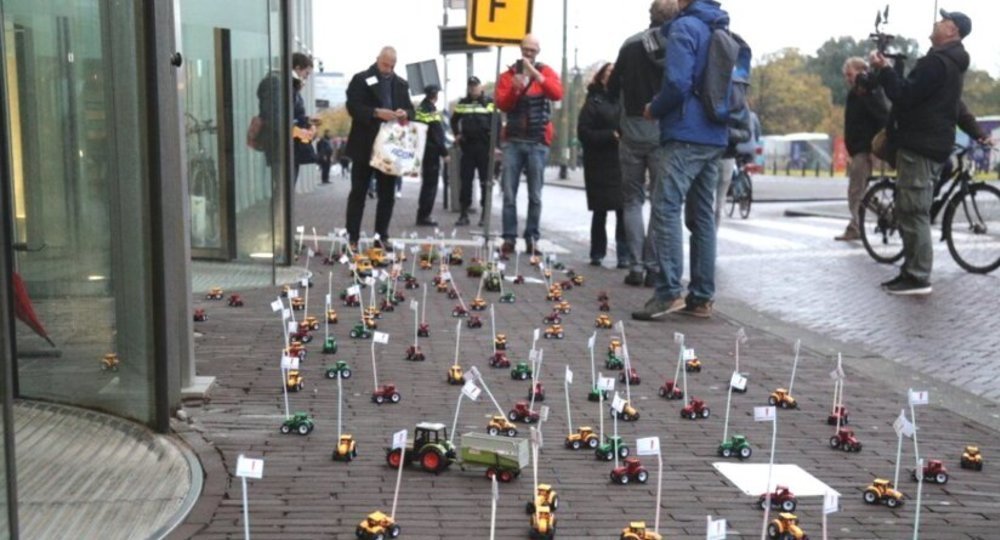 Национальная забастовка учителей в Голландии парализовала 4400 школ Национальная забастовка учителей в Голландии парализовала 4400 школ