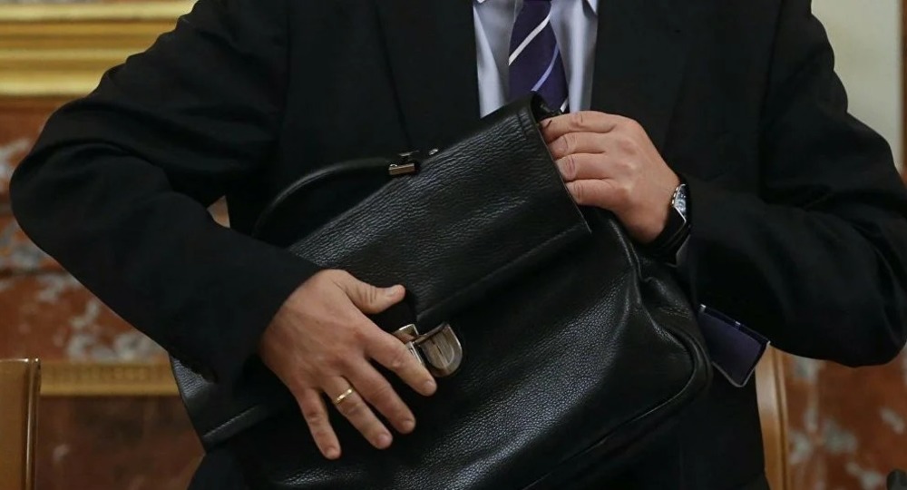 Зарплаты российских чиновников предложили серьезно сократить Зарплаты российских чиновников предложили серьезно сократить