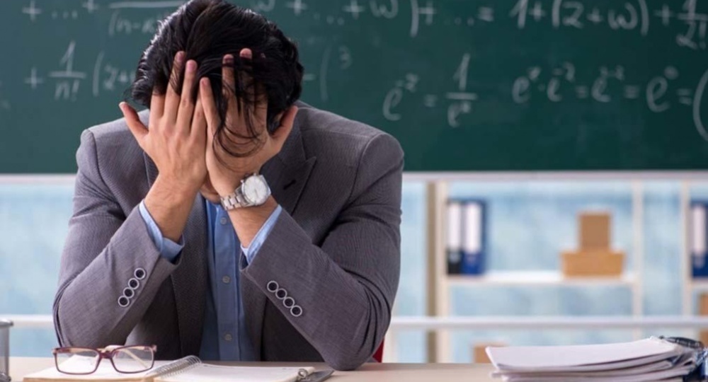 Депутат Вострецов предложил защитить учителей от оскорблений Депутат Вострецов предложил защитить учителей от оскорблений