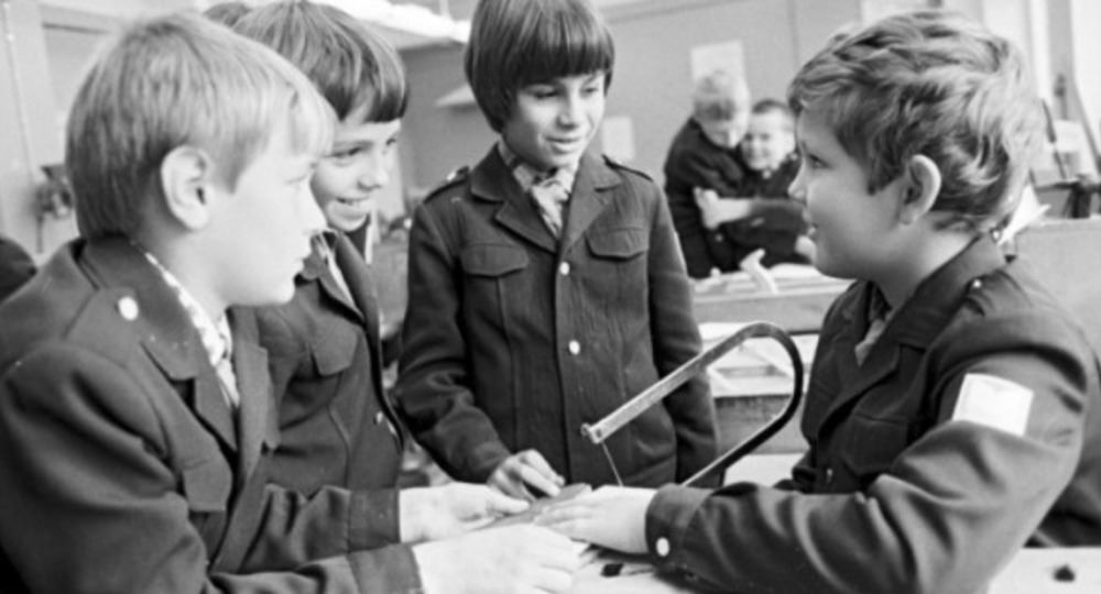 Почему одни учителя остаются в памяти на всю жизнь, а другие просто «Марьванны» Почему одни учителя остаются в памяти на всю жизнь, а другие просто «Марьванны»