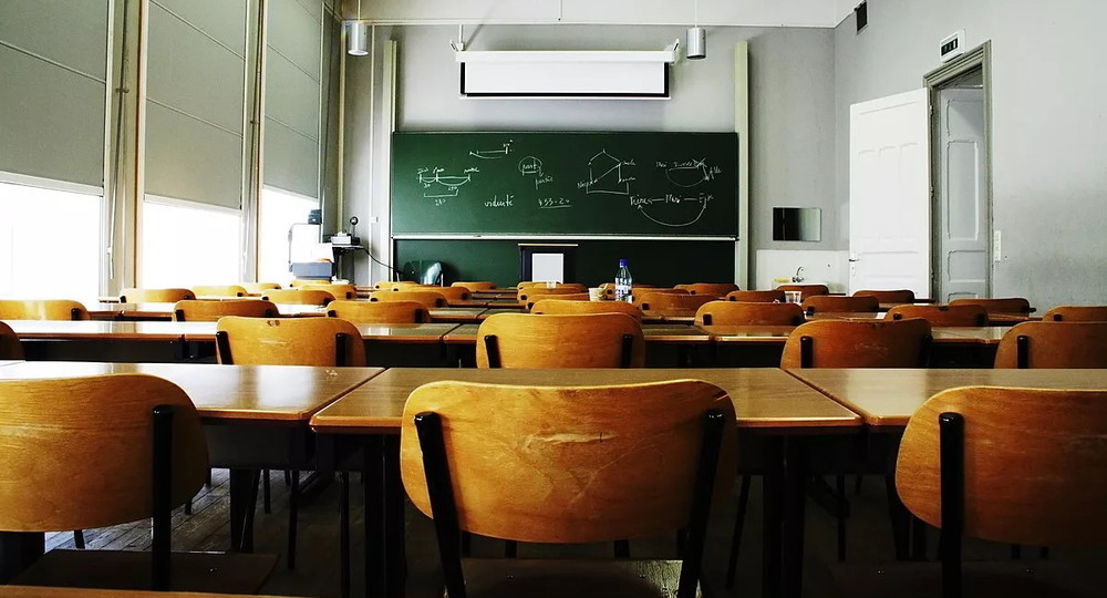 Закрытие школ практически не помогает сдерживать коронавирус Закрытие школ практически не помогает сдерживать коронавирус