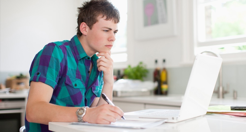 Названо условие снижения стоимости учебы в российских вузах на удаленке