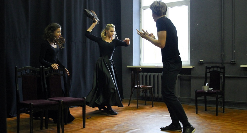 Творческие вузы смогут провести экзамены очно Творческие вузы смогут провести экзамены очно