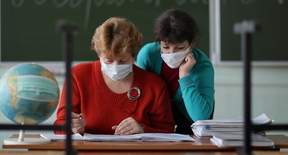 Опубликованы разъяснения об оплате труда педагогов в период пандемии и расчёте отпусков