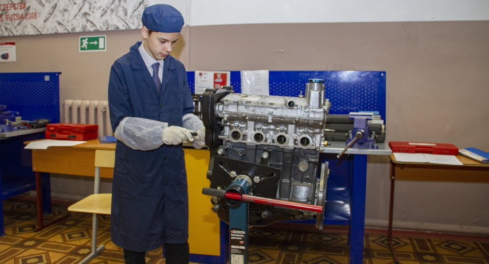 В Коми возобновили профессиональное обучение старшеклассников В Коми возобновили профессиональное обучение старшеклассников