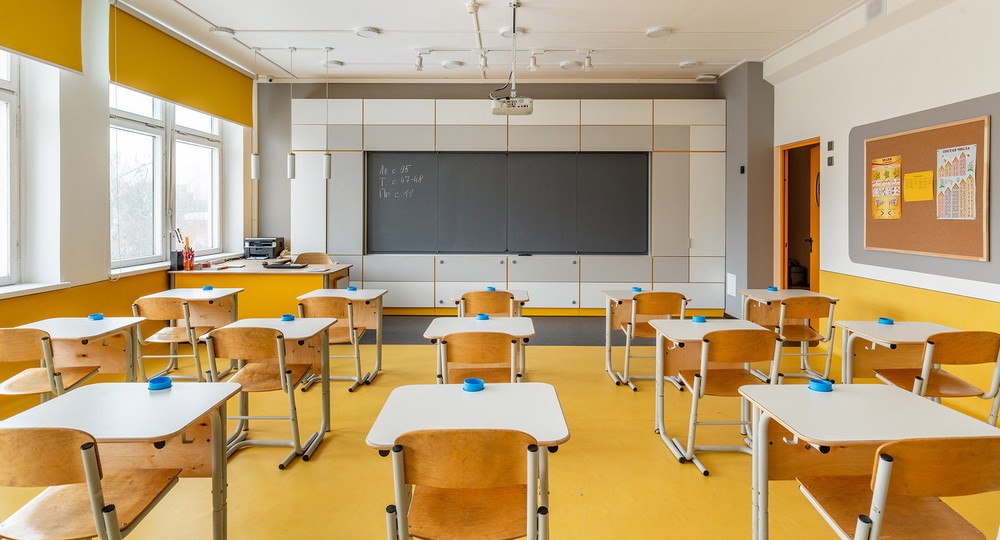 В Италии собираются распилить парты перед школьным сезоном В Италии собираются распилить парты перед школьным сезоном