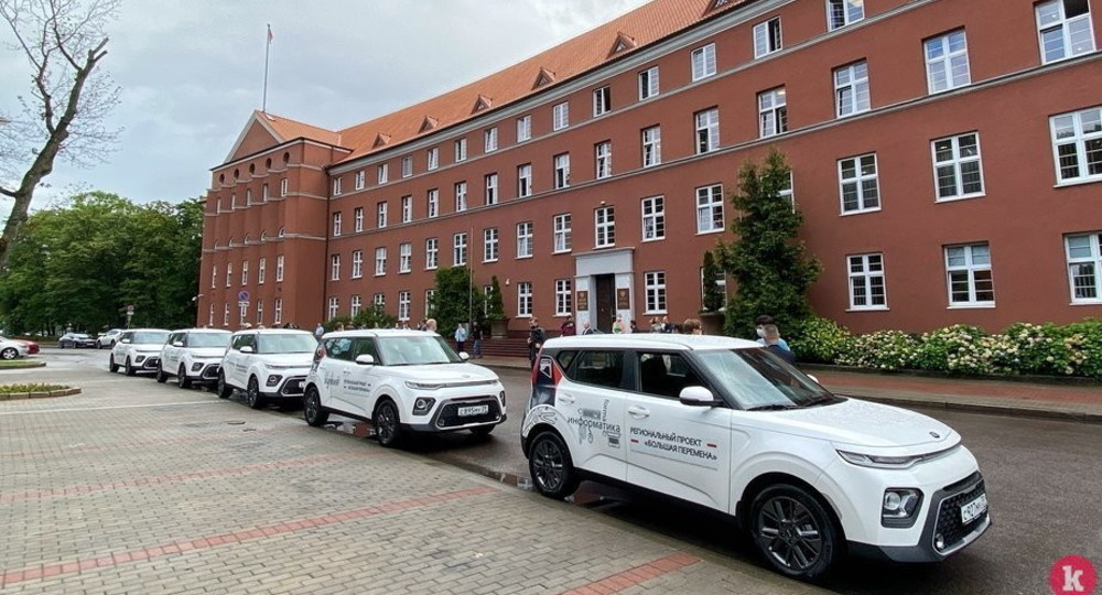 В Калининграде учителя впервые получили служебные машины В Калининграде учителя впервые получили служебные машины