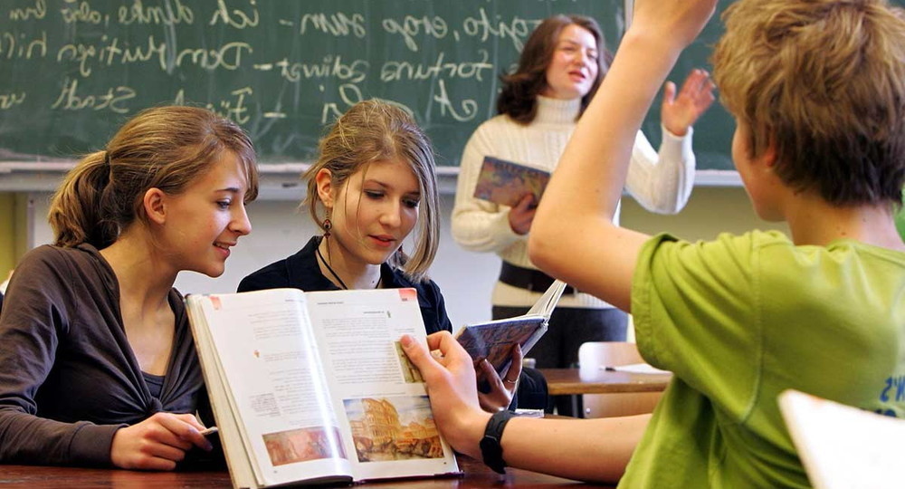 Кравцов прокомментировал возможный переход школ на дистанционку Кравцов прокомментировал возможный переход школ на дистанционку