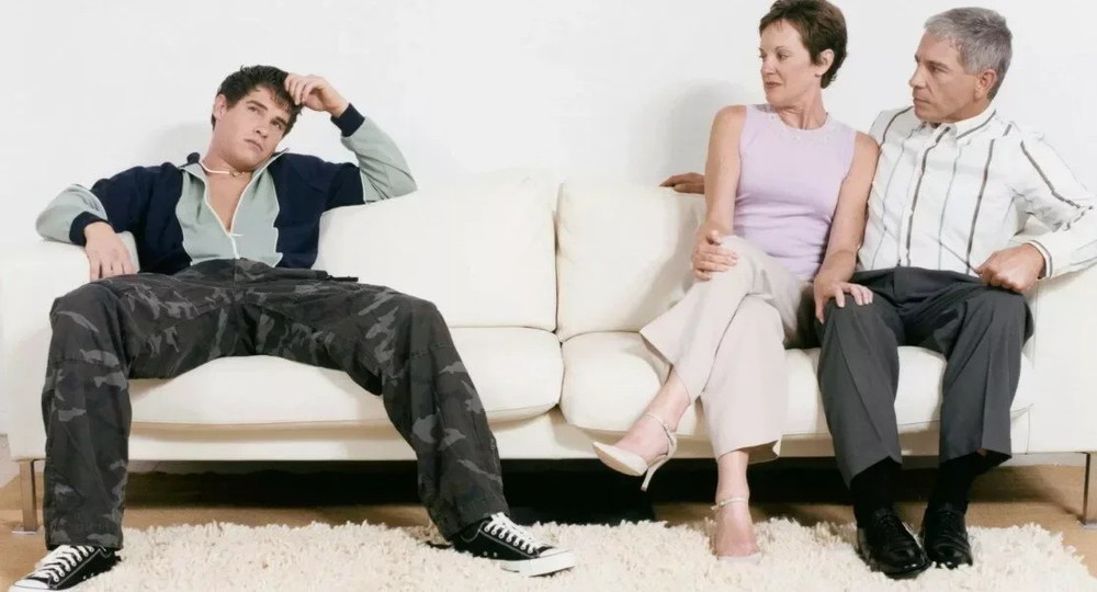 Опрос показал, сколько совершеннолетних россиян живет с родителями Опрос показал, сколько совершеннолетних россиян живет с родителями