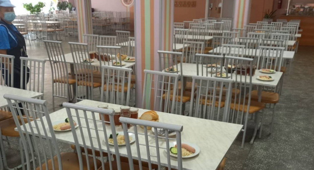 «Эта одинаковая бесплатная еда всех достала!» «Эта одинаковая бесплатная еда всех достала!»